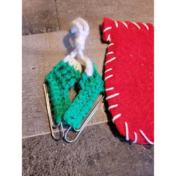 Felt Crochet mitten glove ice skate skating ornament xmas - Picture 3 of 4